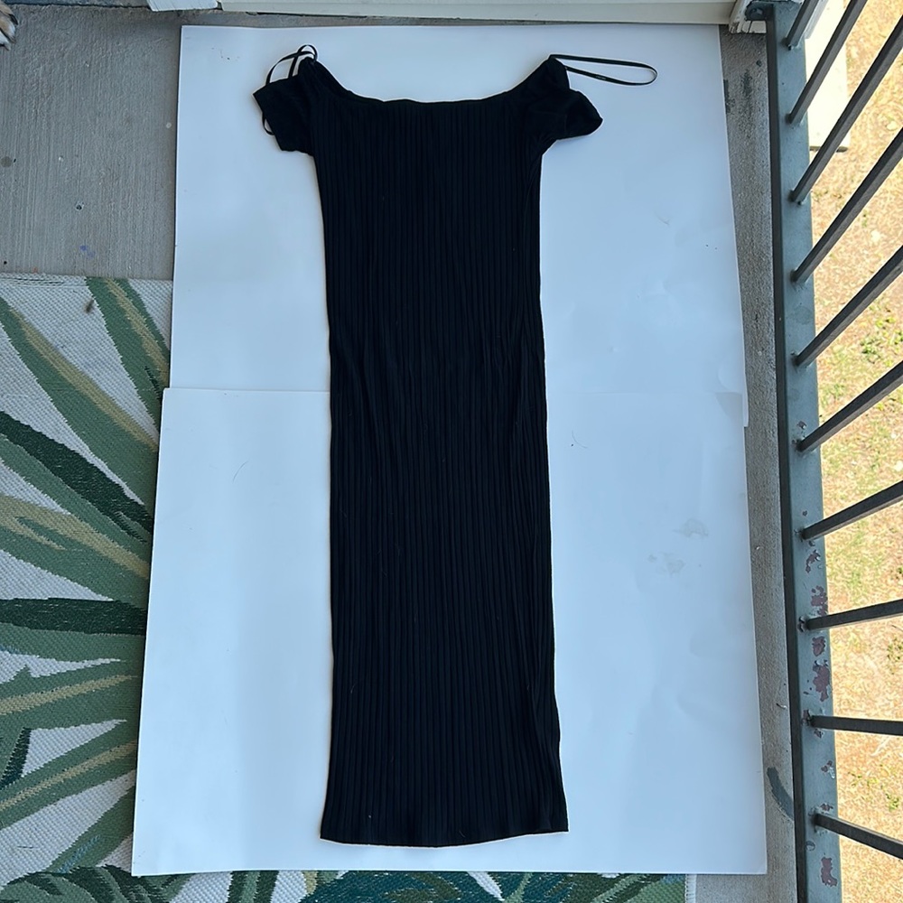 Offshoulder black dress